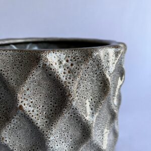 Cachepô de Cerâmica Esmaltada Matelassê Quail