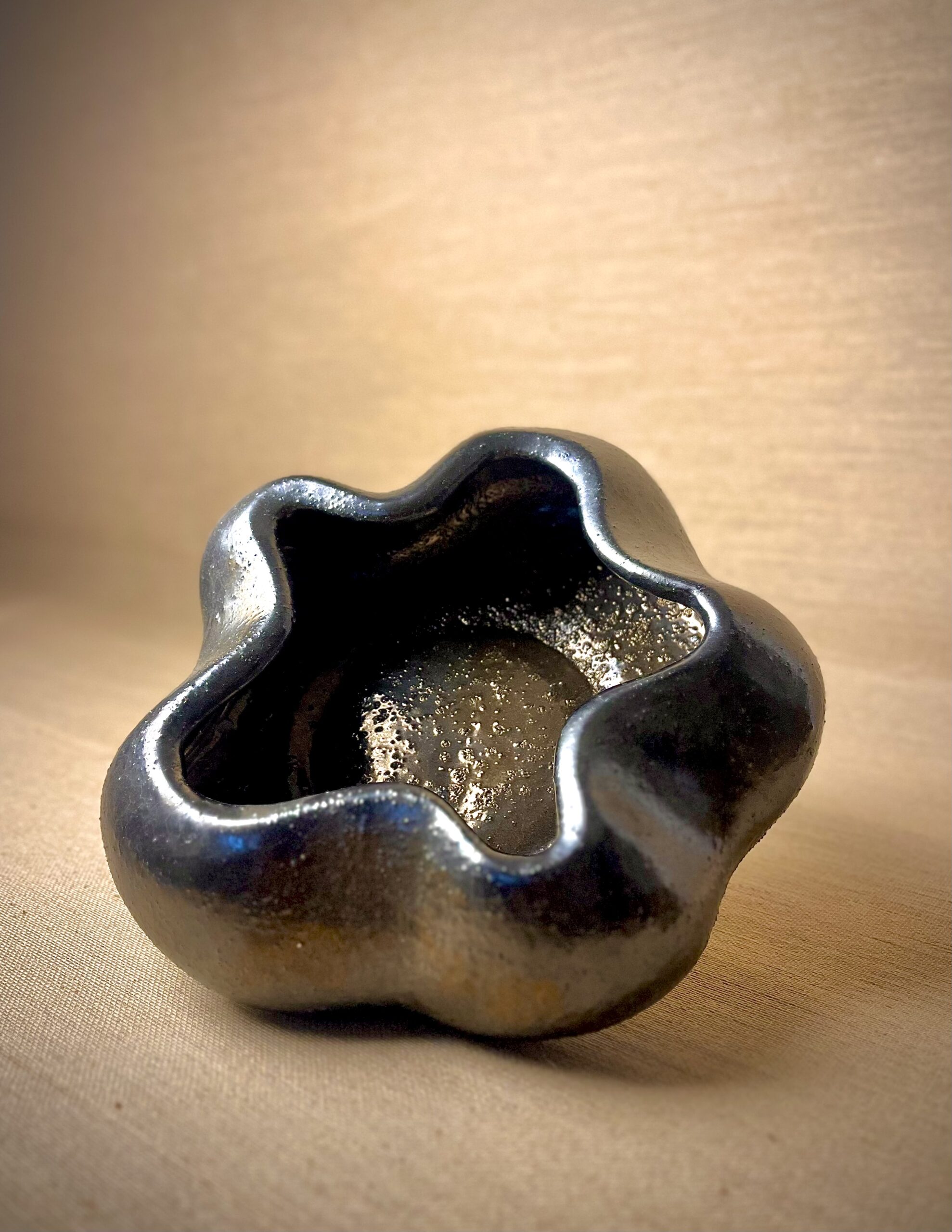 Cachepô de Cerâmica Esmaltada Cuia Dark Metalic Waves