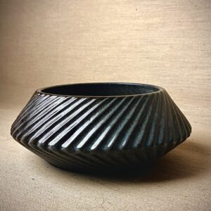 Cachepô de Cerâmica Esmaltada Cuia Nave Hematita G