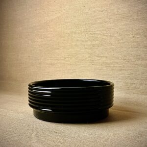 Cachepô de Cerâmica Esmaltada Cuia Canelada Preta