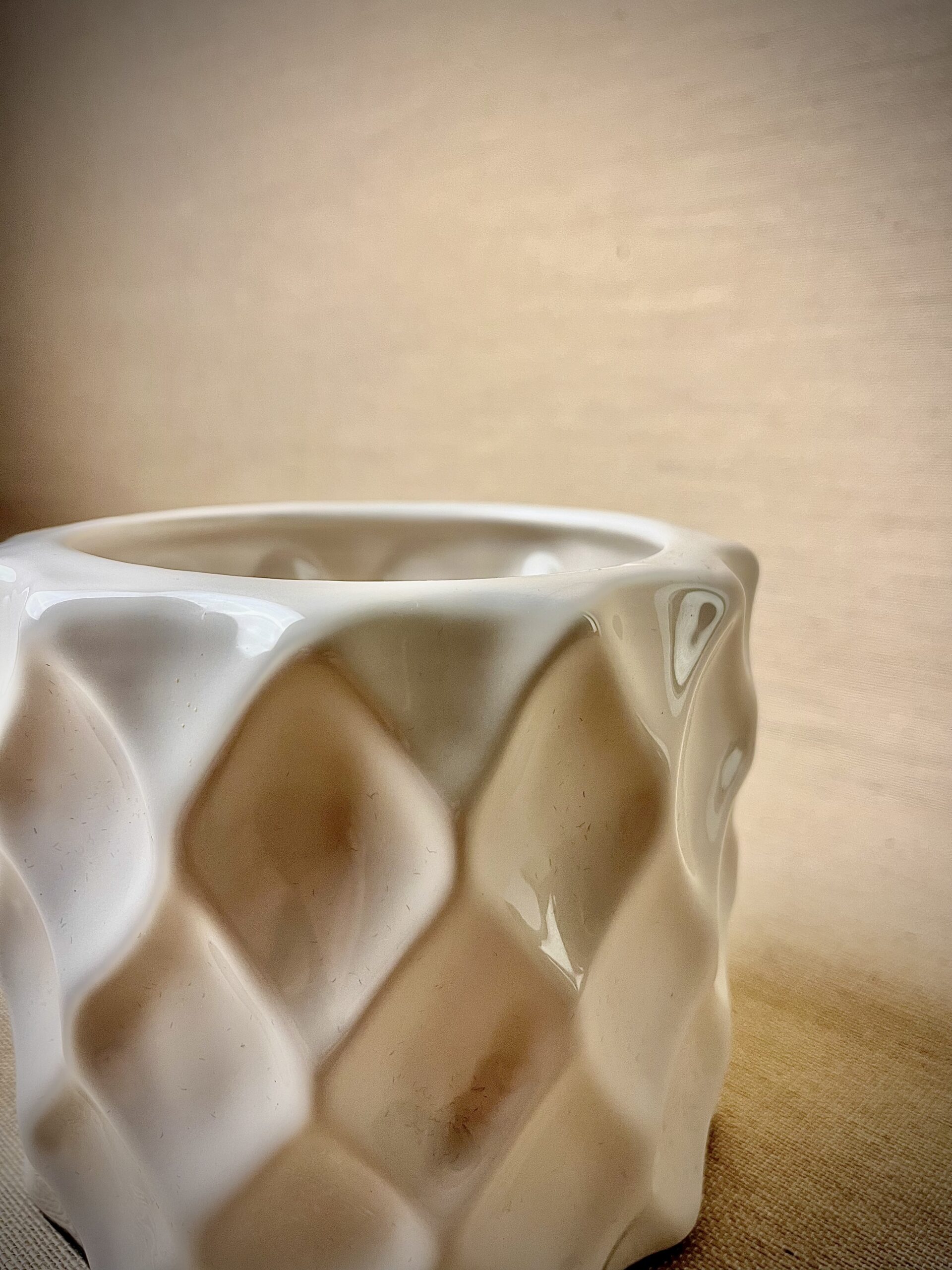 Cachepô de Cerâmica Esmaltada Matelassê Off White - Imagem 3