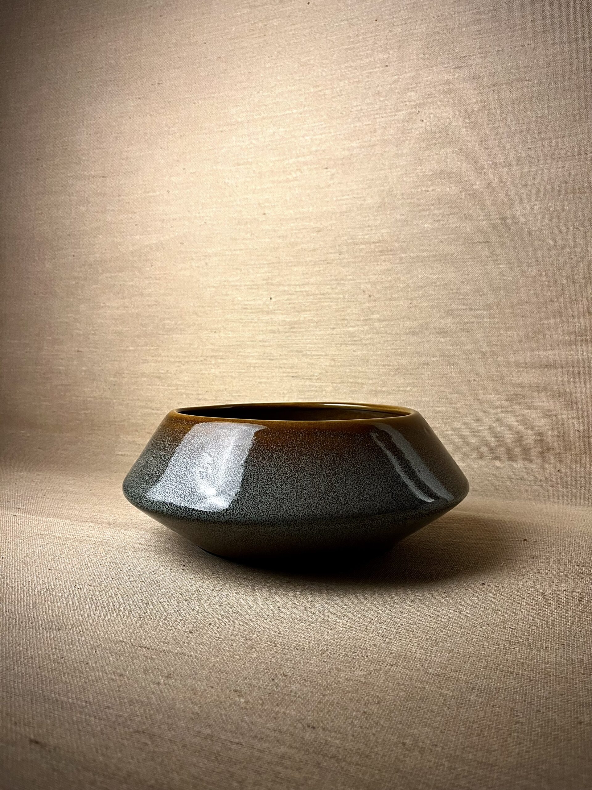 Cachepô de Cerâmica Esmaltada Cuia Nave Aladim