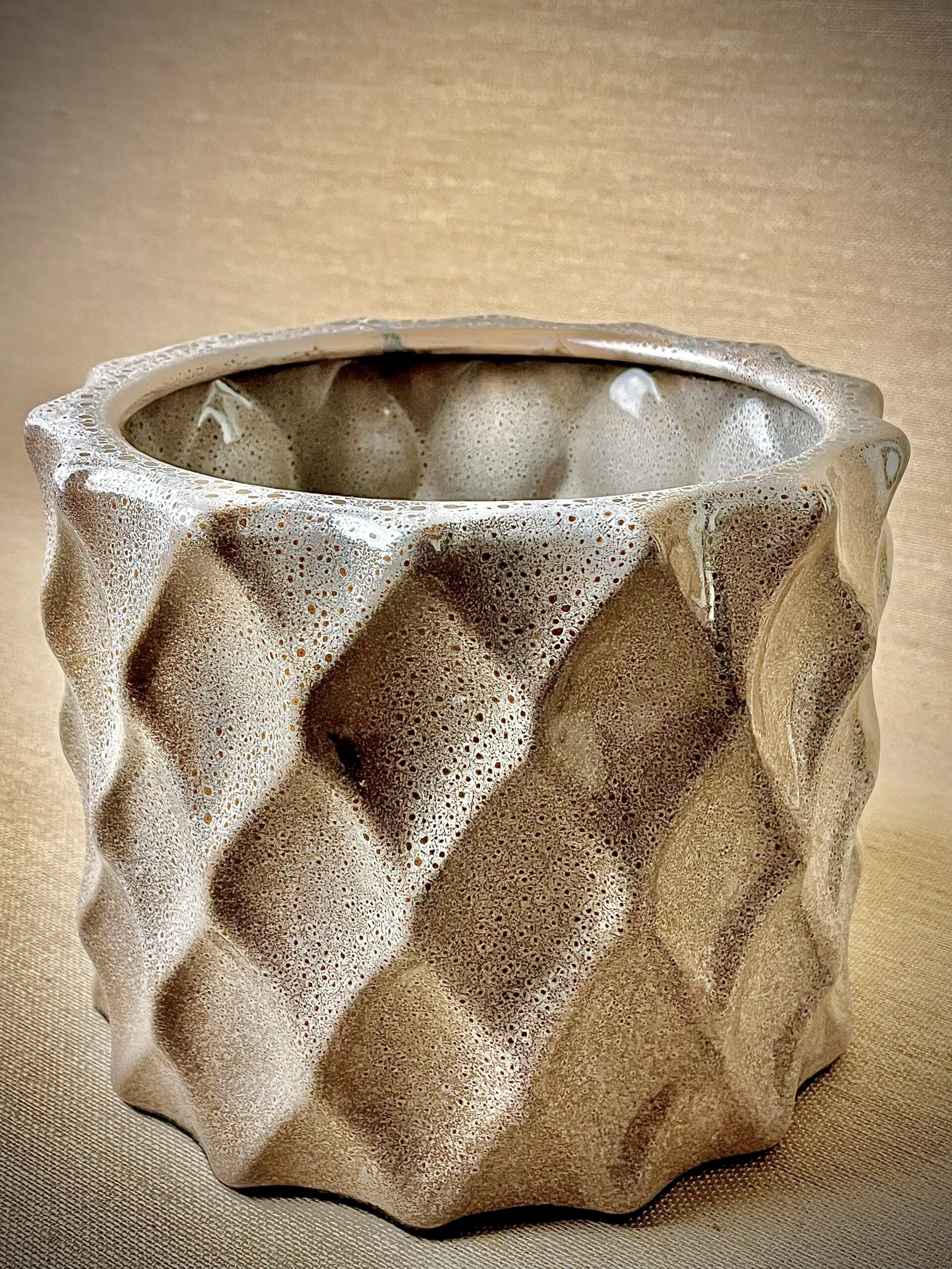 Cachepô de Cerâmica Esmaltada Matelassê Sand Quail - Imagem 2