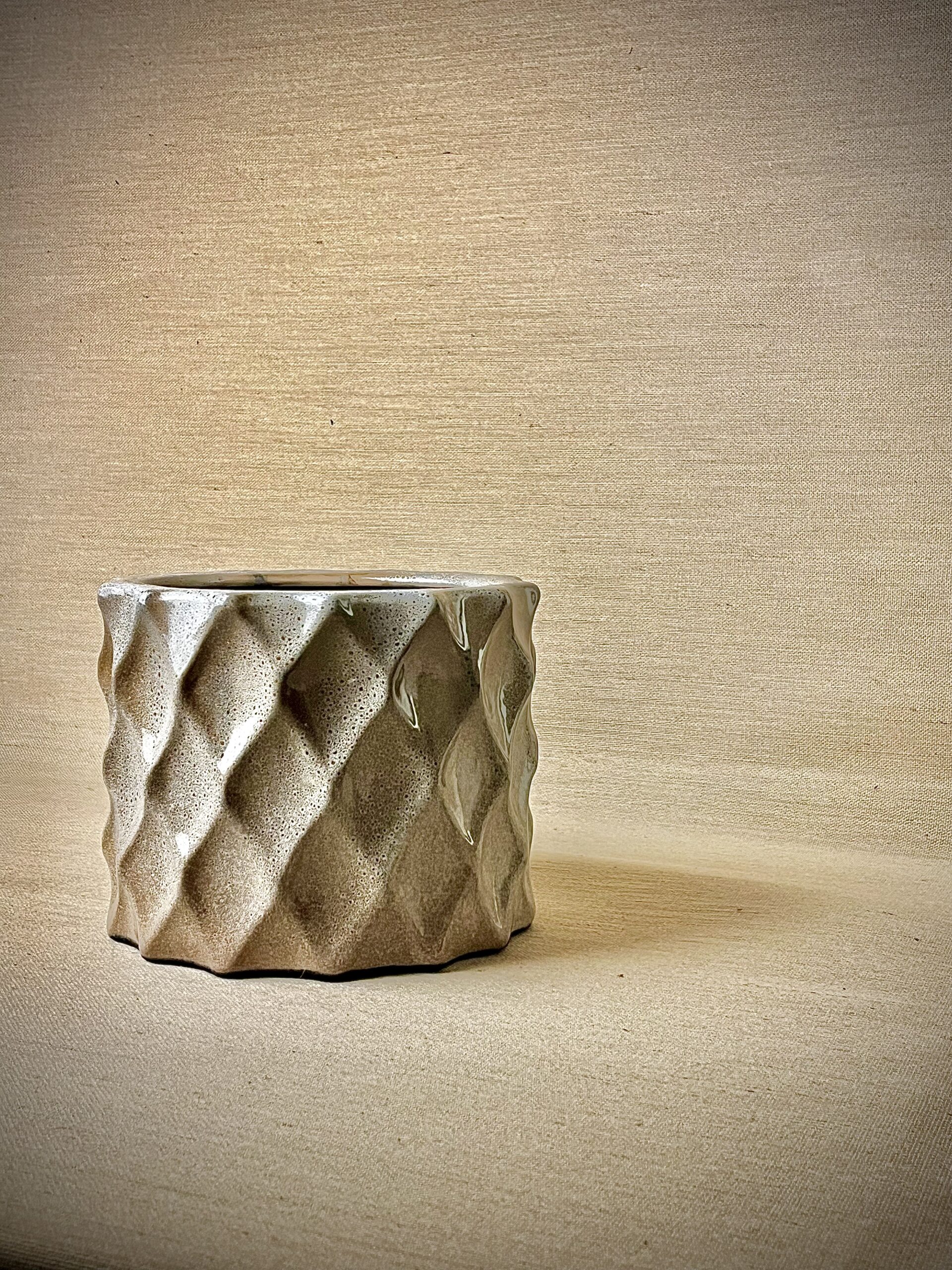 Cachepô de Cerâmica Esmaltada Matelassê Sand Quail - Imagem 4