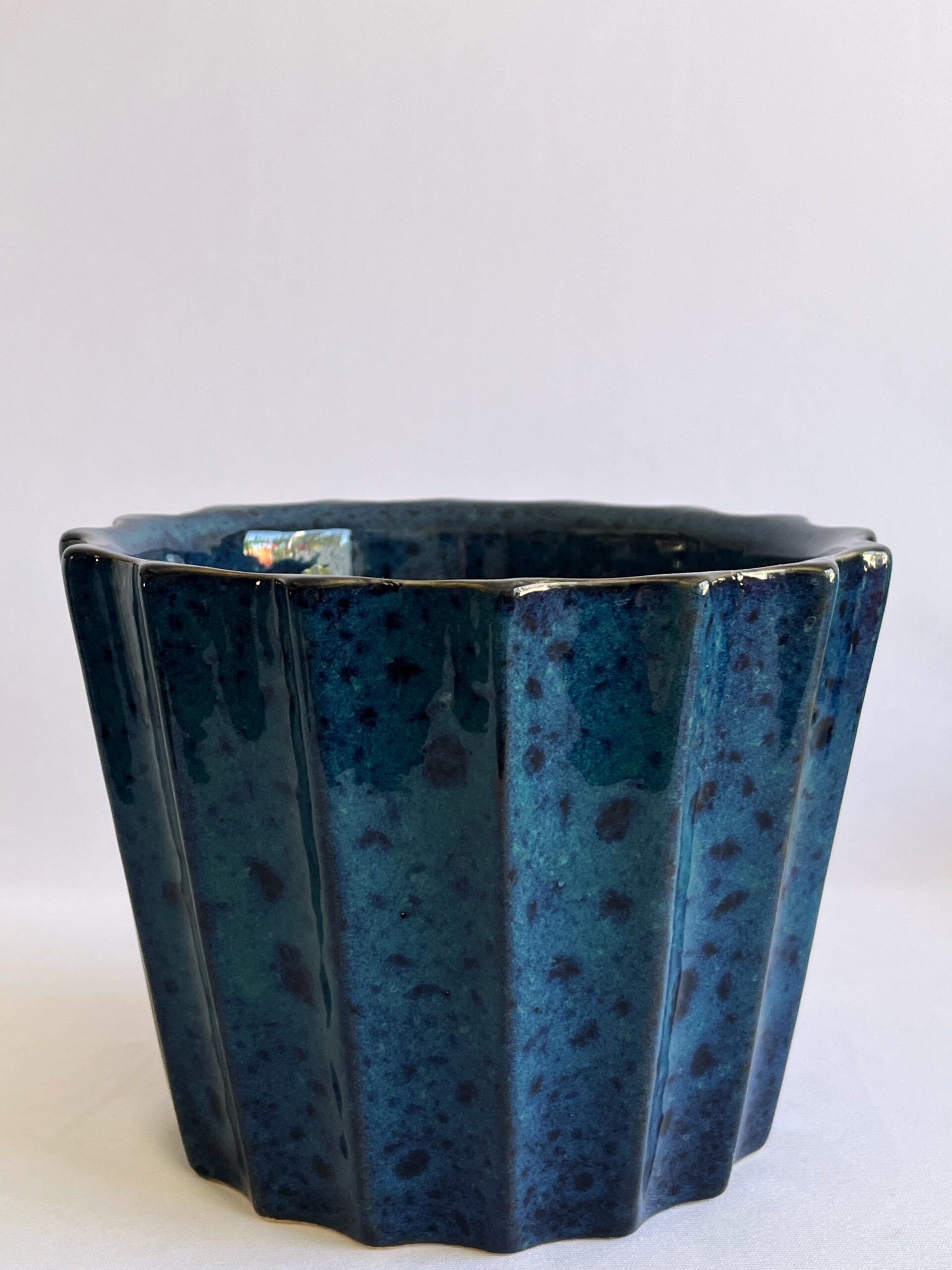 Cachepô de Cerâmica Esmaltada Acqua Esuro Ondas