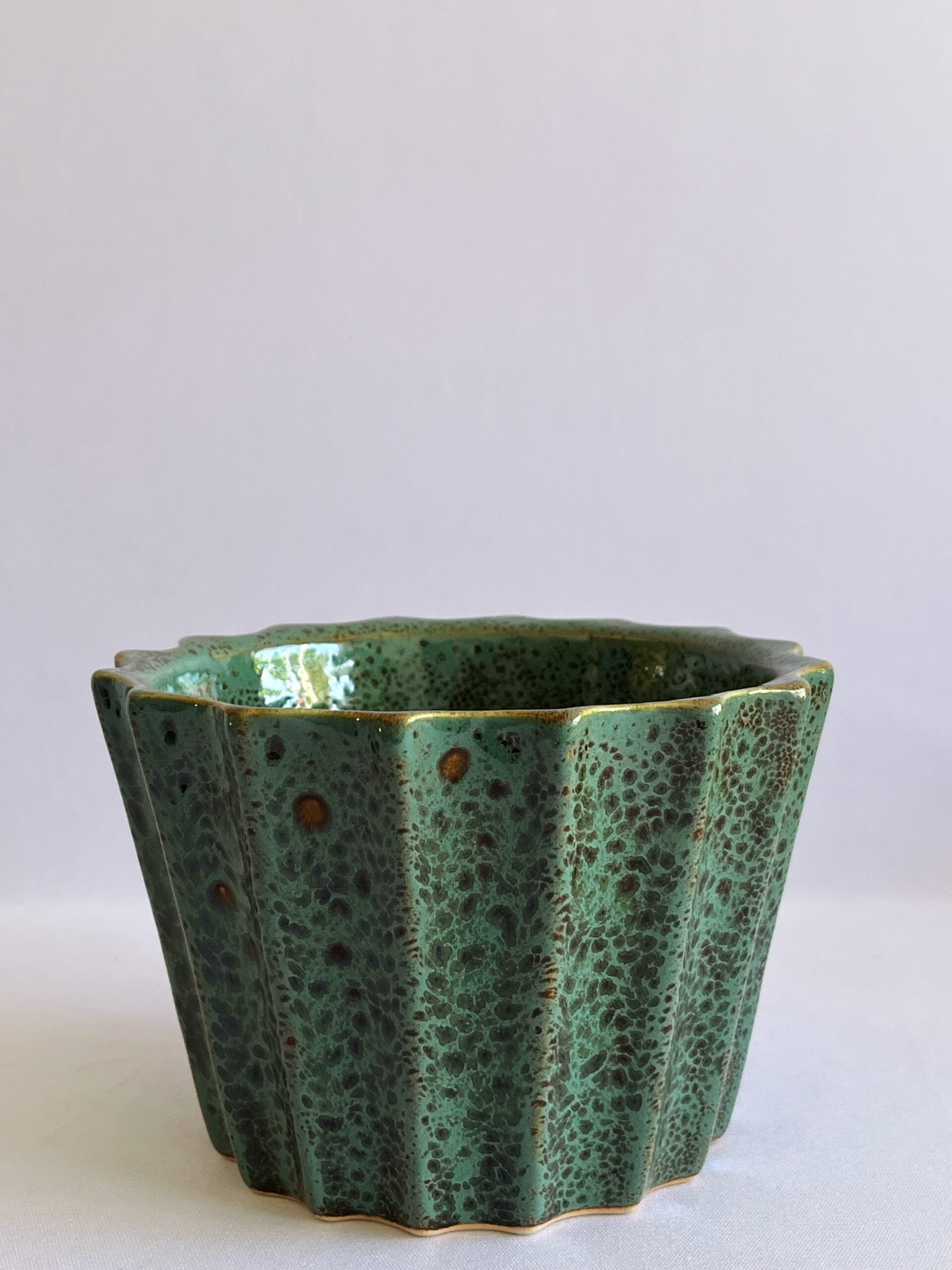 Cachepô de Cerâmica Esmaltada Verde Aladim Ondas