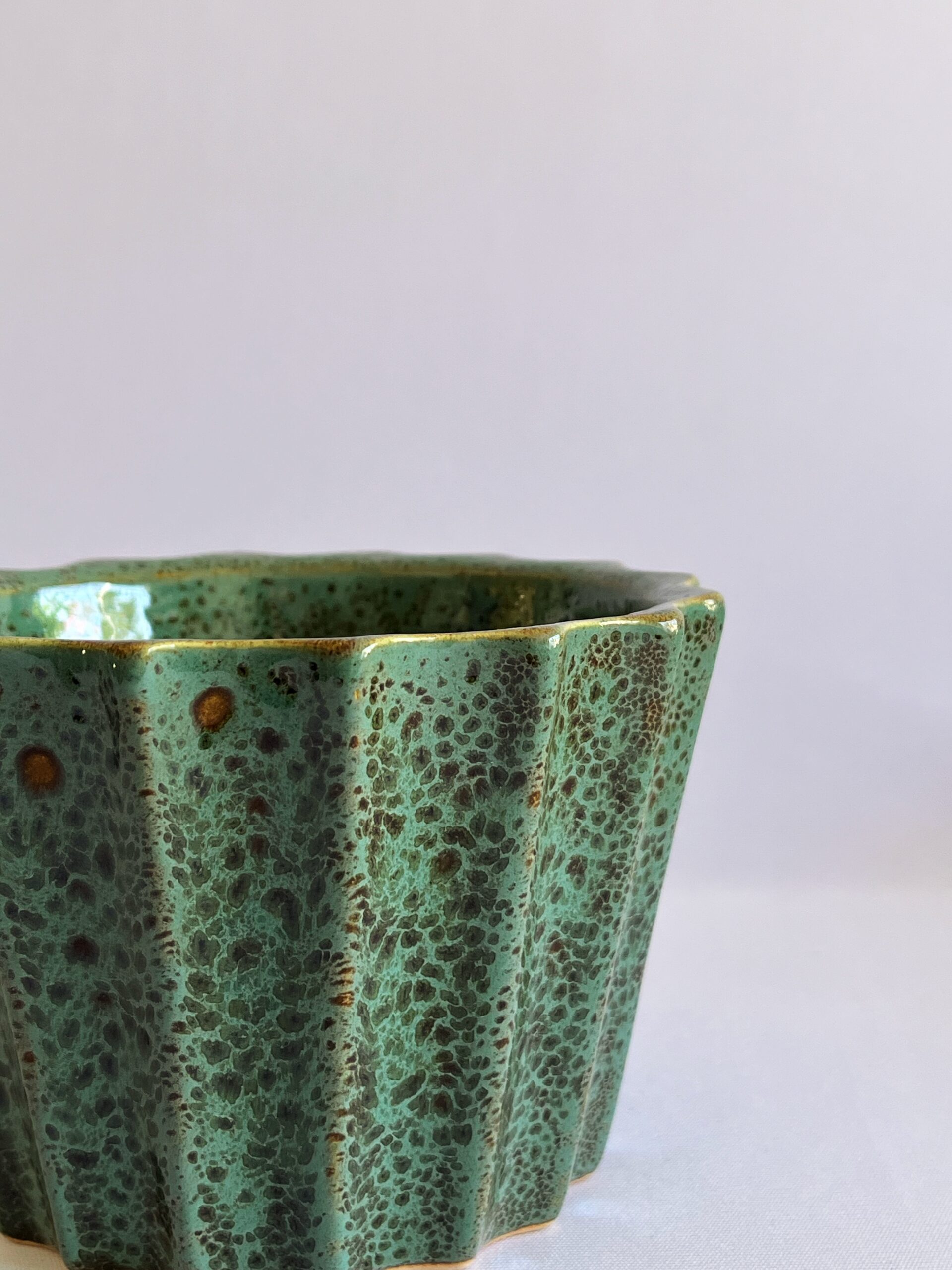 Cachepô de Cerâmica Esmaltada Verde Aladim Ondas - Imagem 3