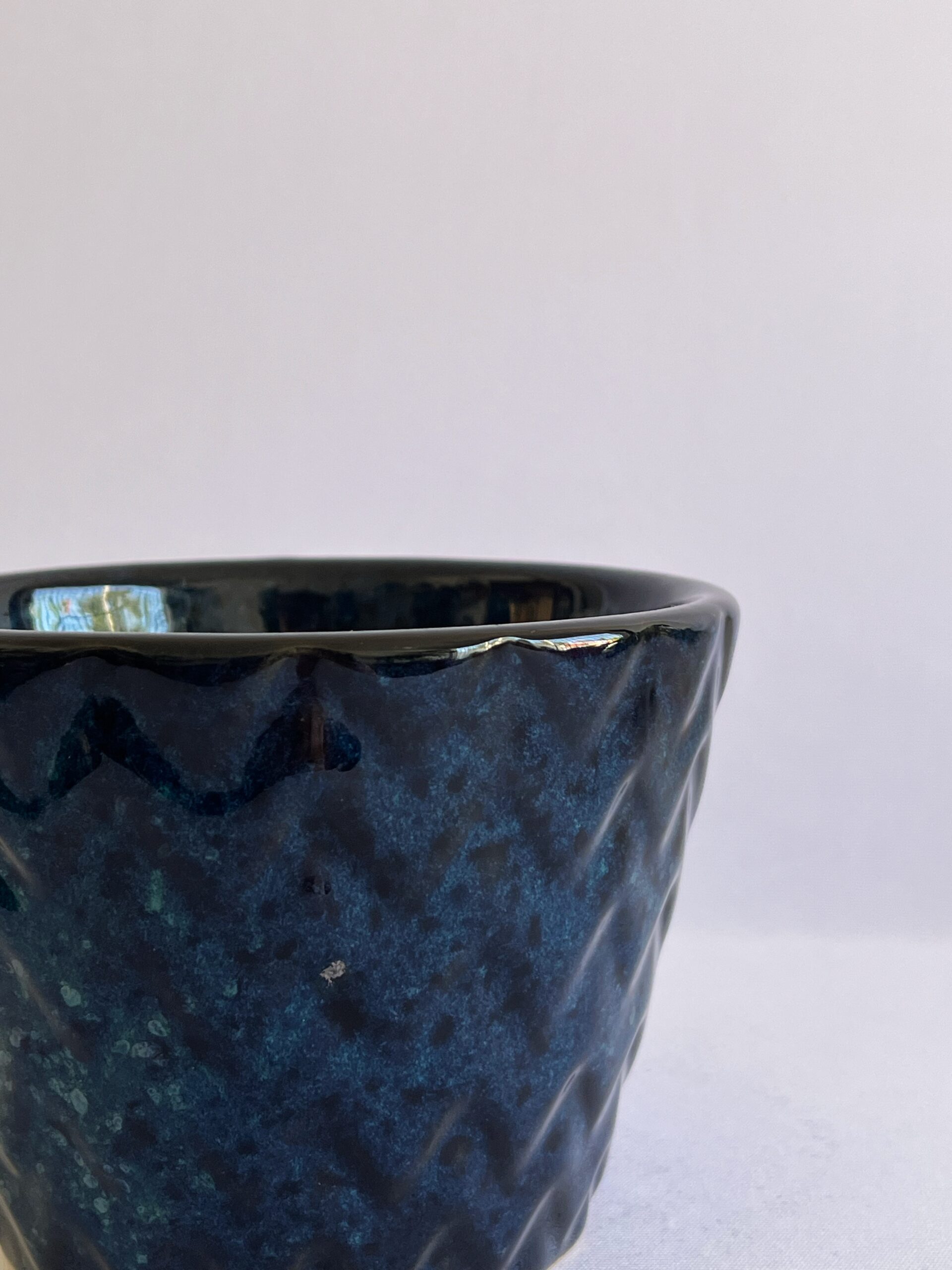 Cachepô de Cerâmica Esmaltada Acqua Esuro Chevron - Imagem 2