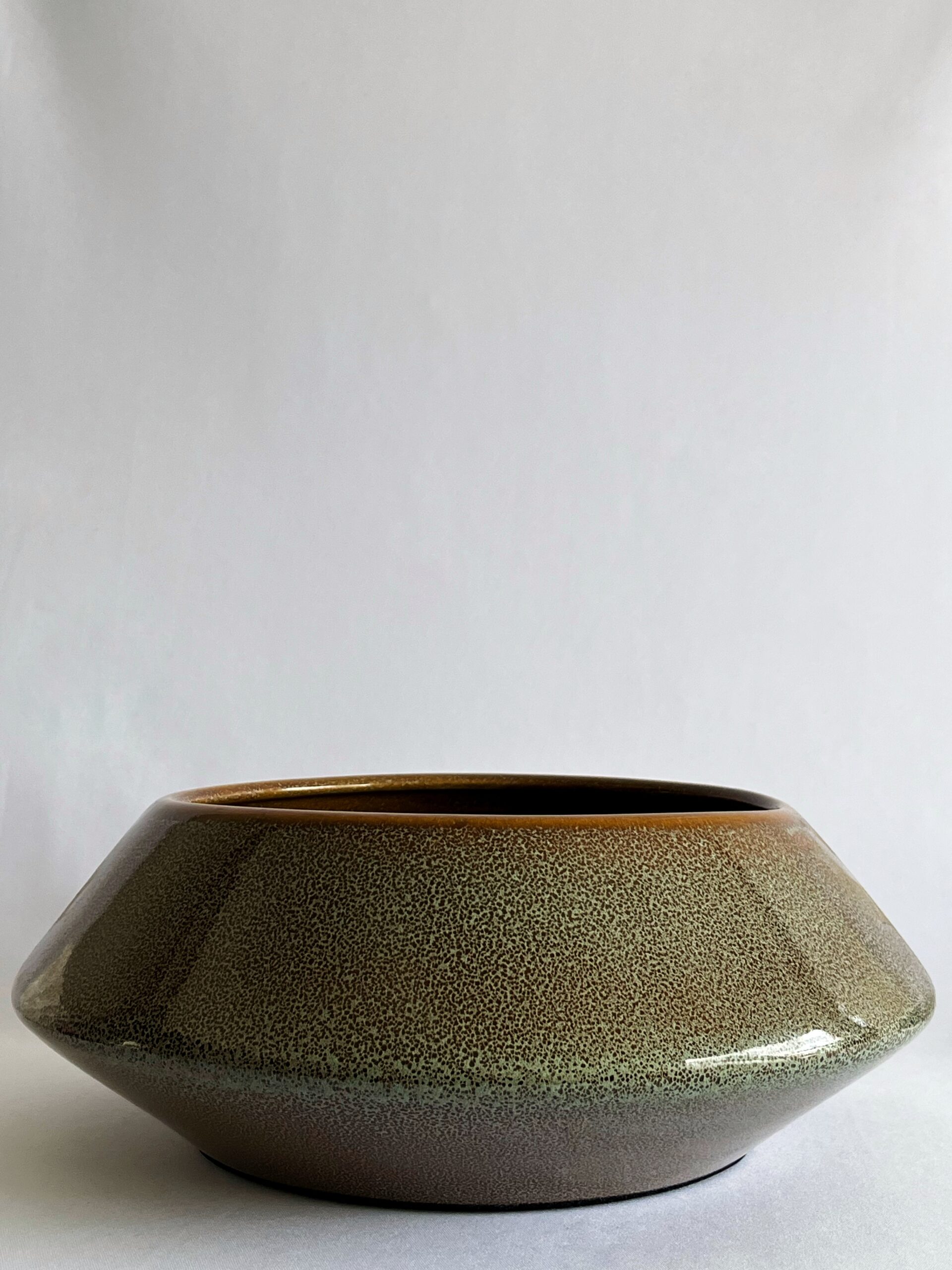 Cachepô de Cerâmica Esmaltada Cuia Nave Aladim