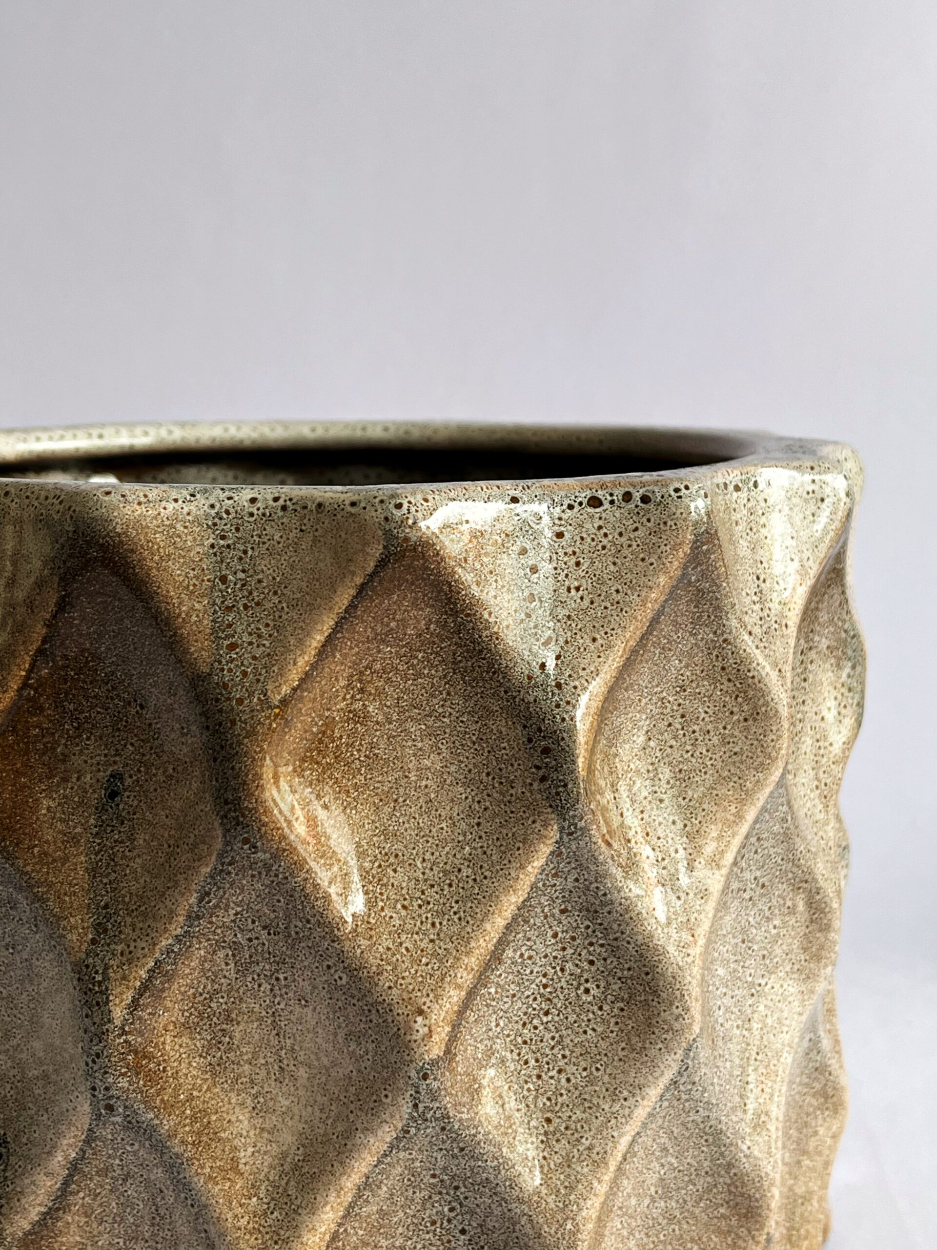 Cachepô de Cerâmica Esmaltada Matelassê Sand Quail - Imagem 3