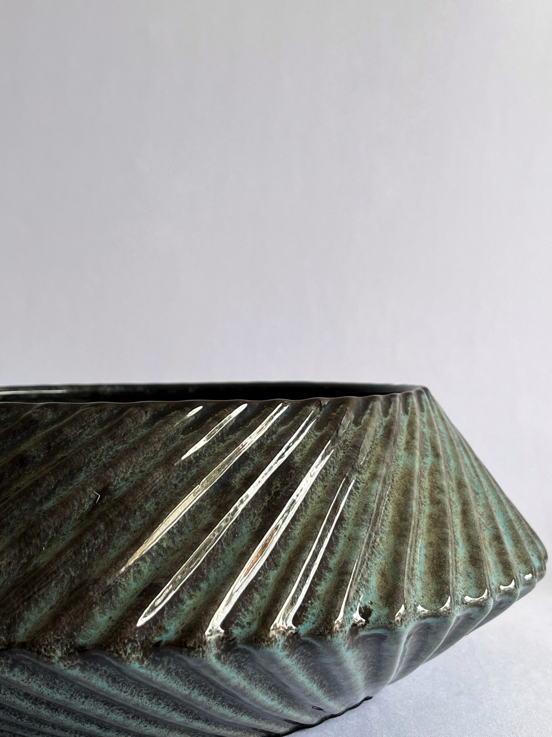 Cachepô de Cerâmica Esmaltada Cuia Nave Hematita M - Imagem 4