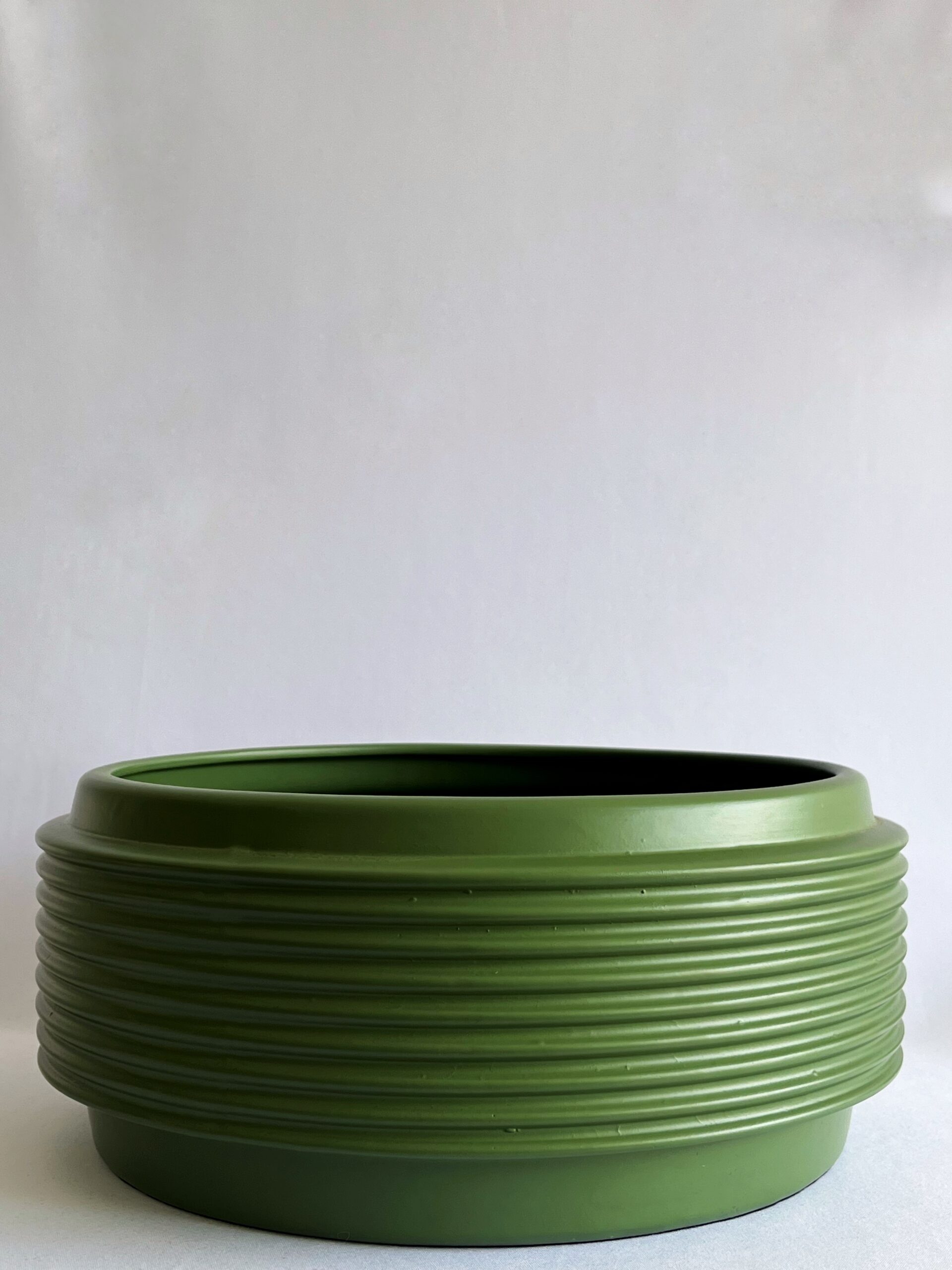 Cachepô de Cerâmica Fosca Cuia Canelada Verde Oliva